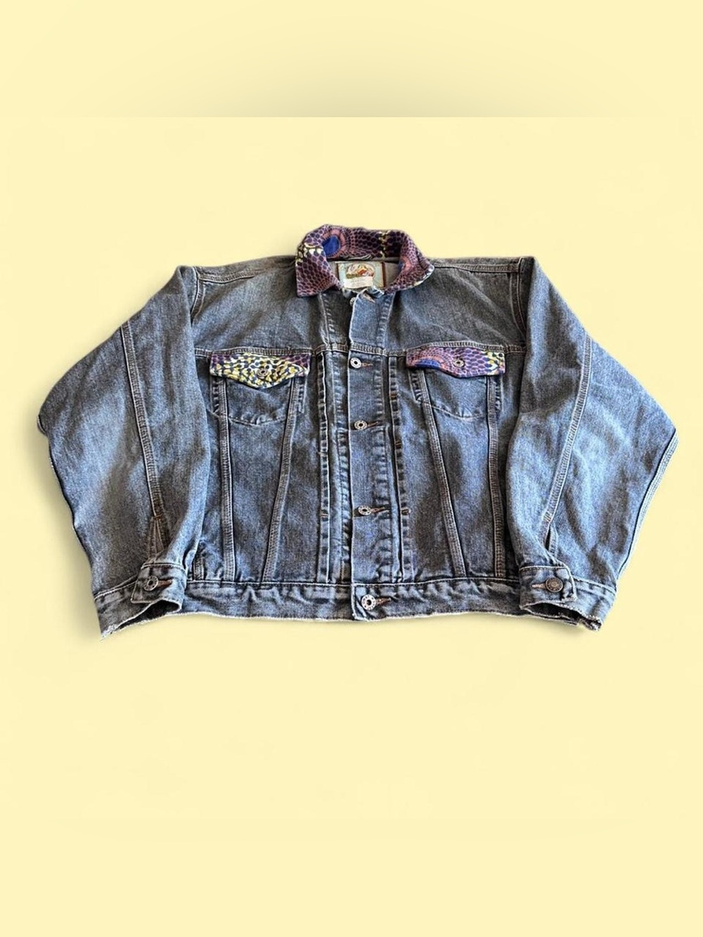 Vintage Dark Wash Denim Trucker Jacket Men’s XL Pattern Detail
